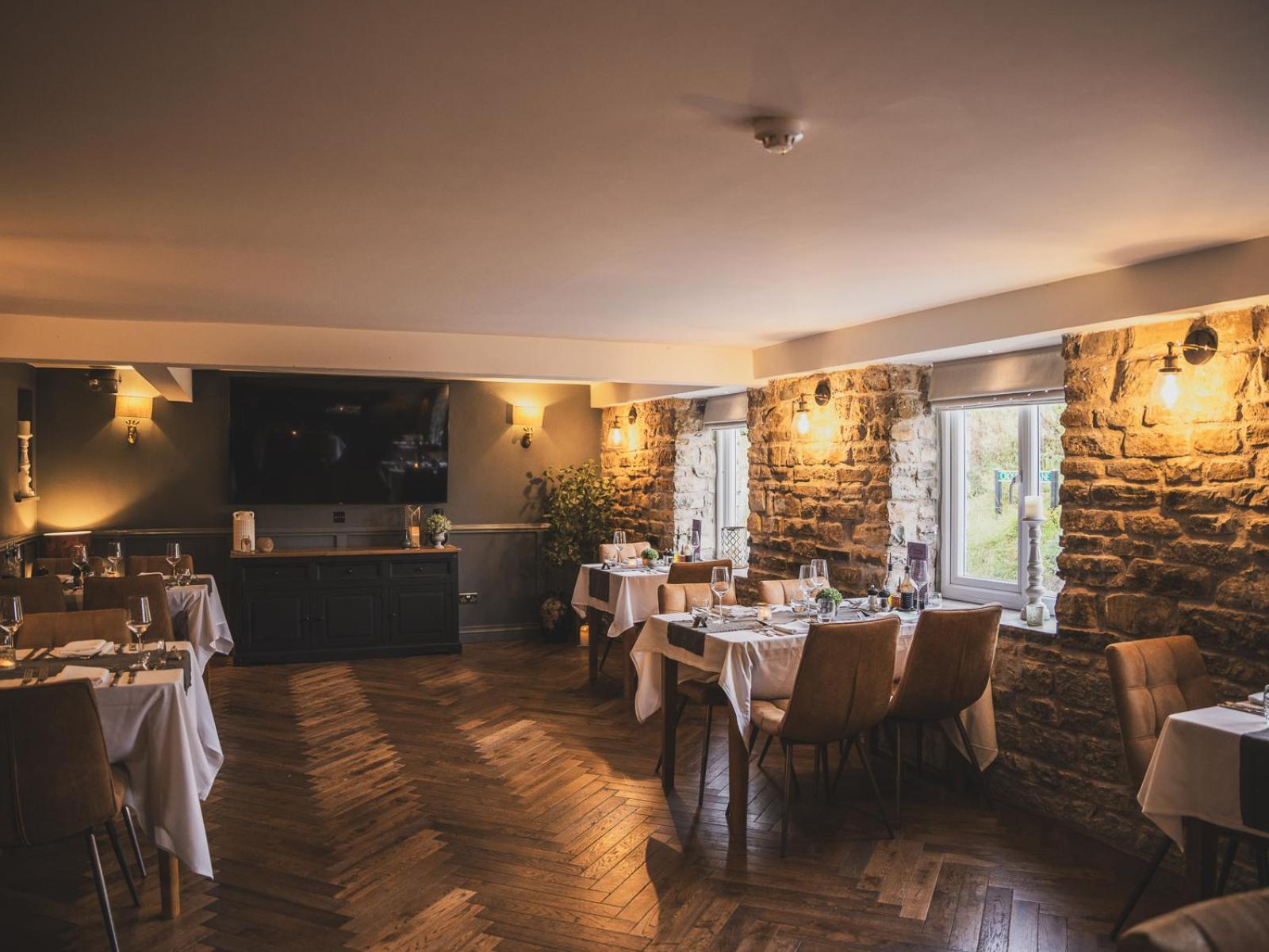 Crossways Wells Exterior foto The restaurant at The Old Stamp House