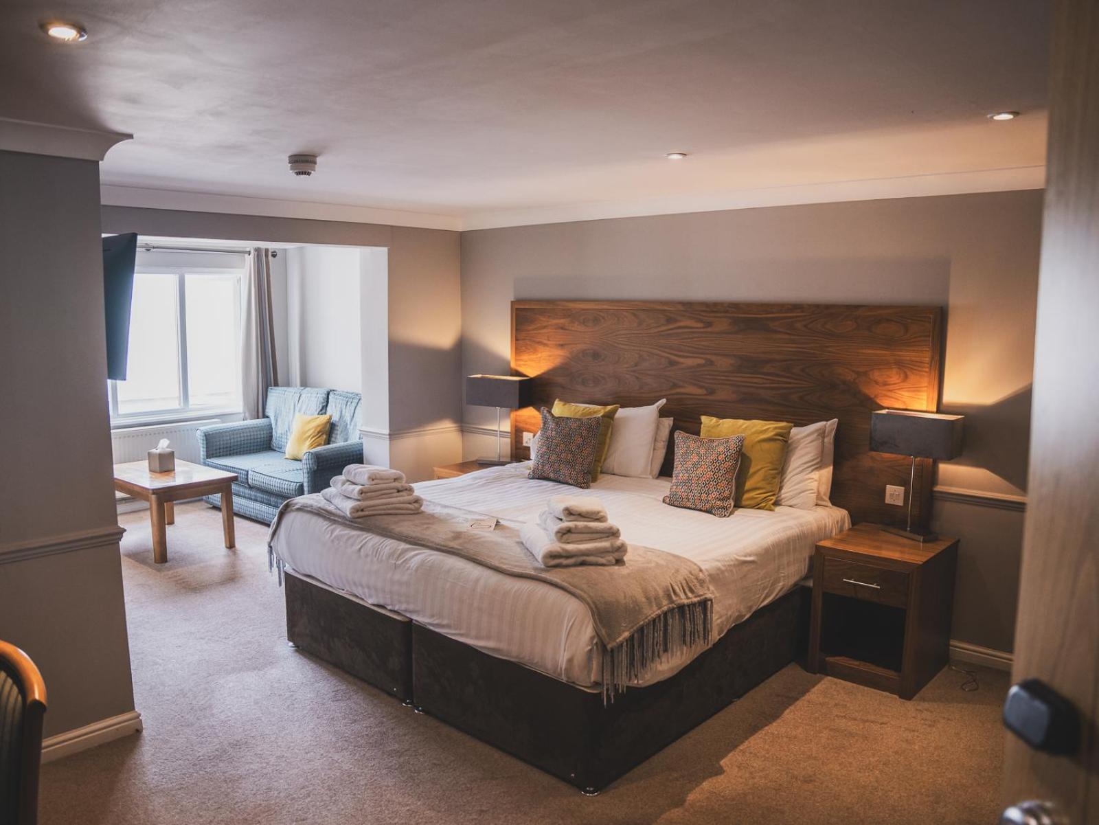 Crossways Wells Exterior foto A bedroom at The Old Ship Hotel