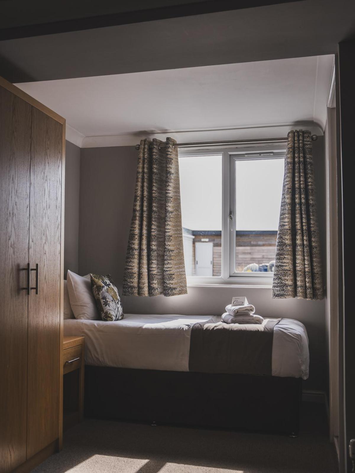 Crossways Wells Exterior foto A bedroom at the hotel