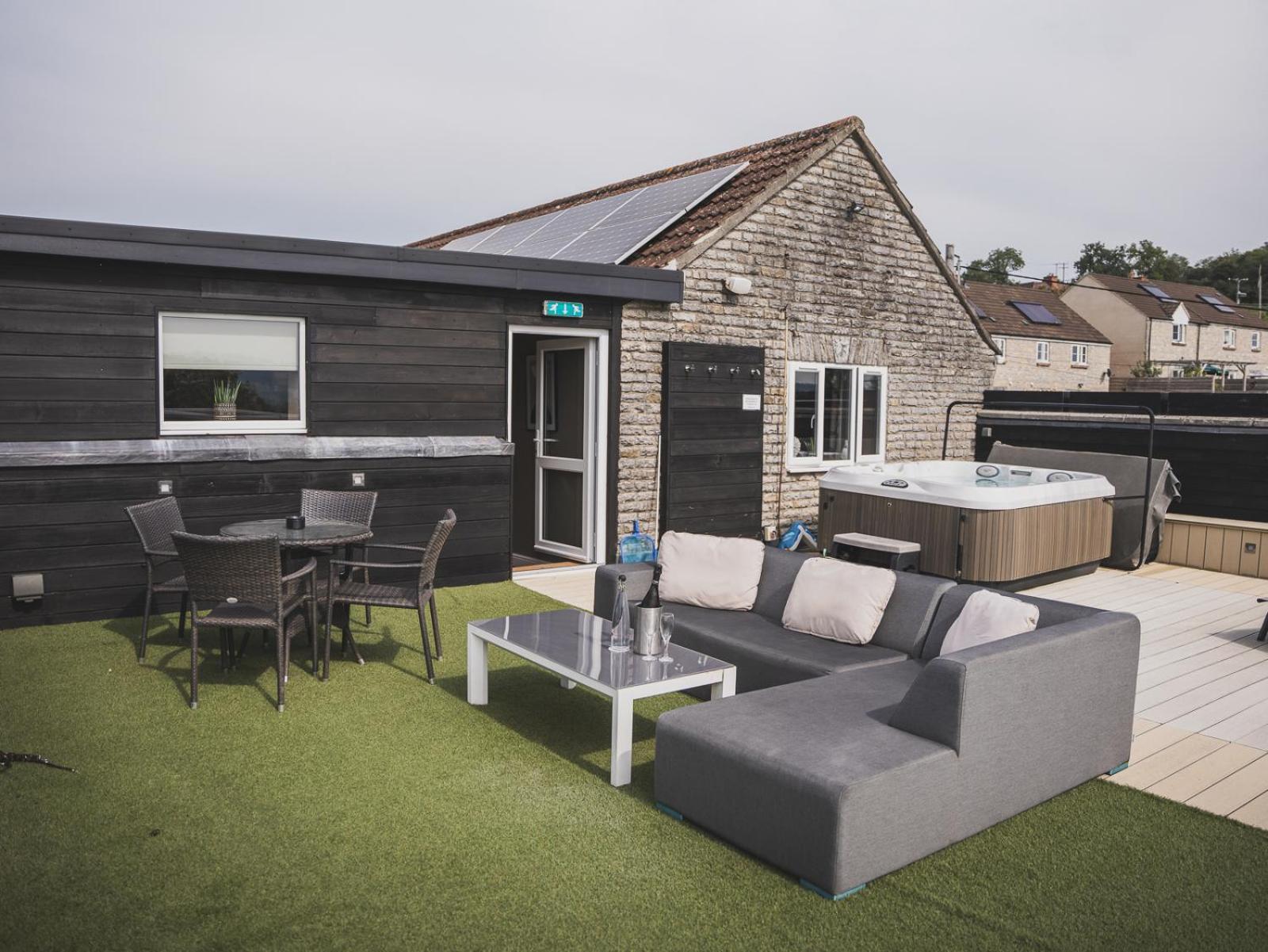 Crossways Wells Exterior foto The roof terrace at The Old Post Office